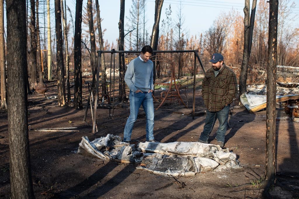 Après les incendies, Justin Trudeau promet de nouveaux logements à Yellowknife