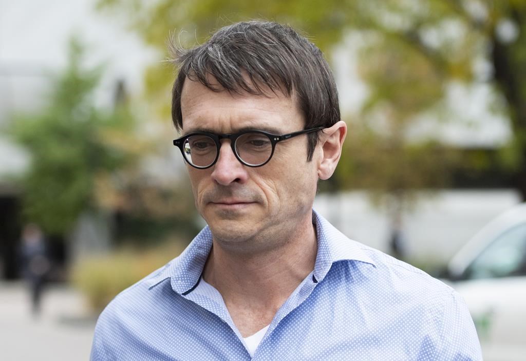 Un ancien directeur de la GRC accusé d'avoir divulgué des secrets plaide non coupable