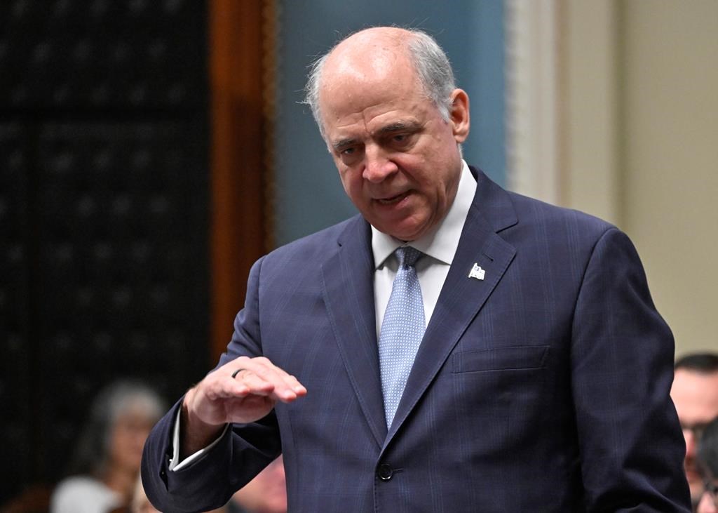 L’essence coûte plus cher à Québec; Fitzgibbon va convoquer les détaillants