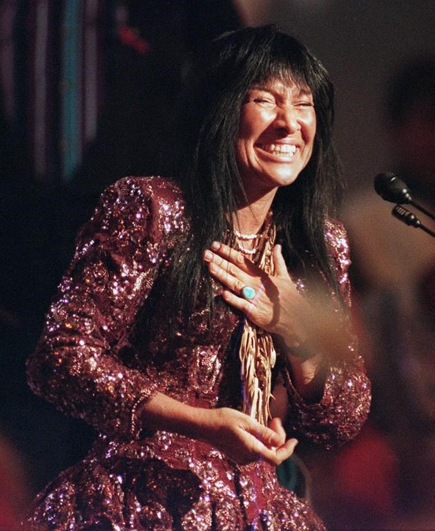 Révélations sur l'ascendance de Buffy Sainte-Marie: les musiciens autochtones choqués