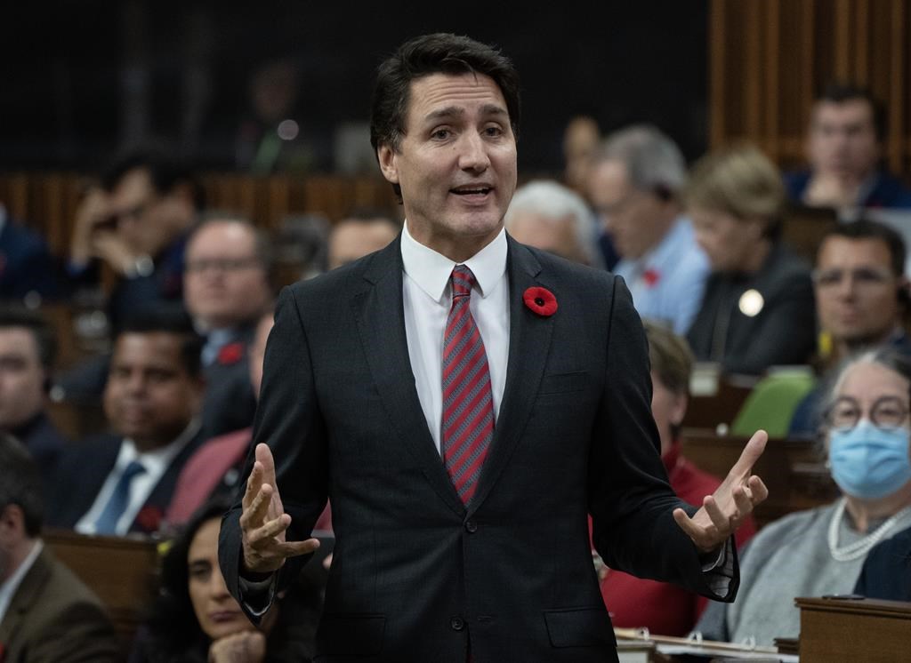 Trudeau et Blanchet nient avoir discuté d'une coalition, comme le prétend Poilievre