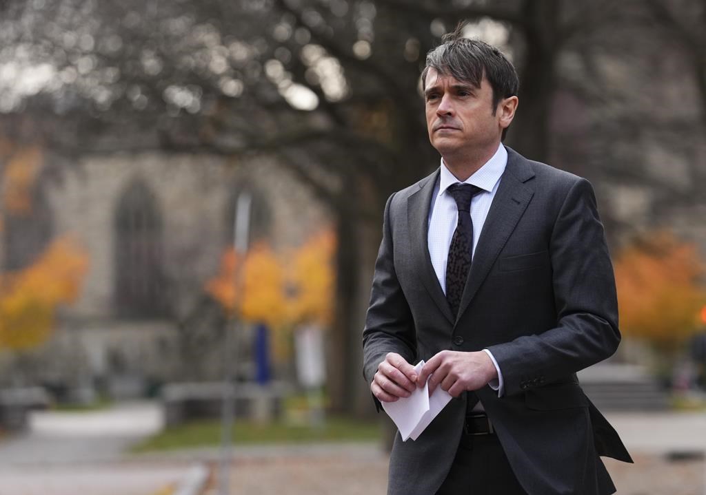 Un ancien responsable de la GRC nie avoir trahi le corps policier