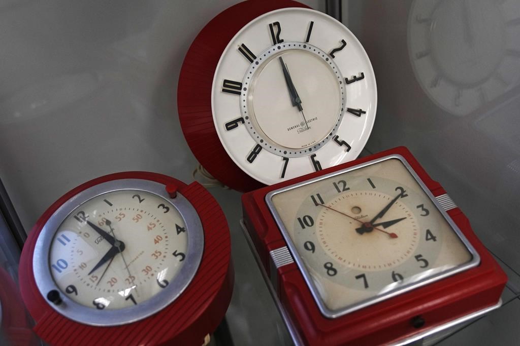 La plupart des Canadiens reviennent à l'heure normale dans la nuit de dimanche