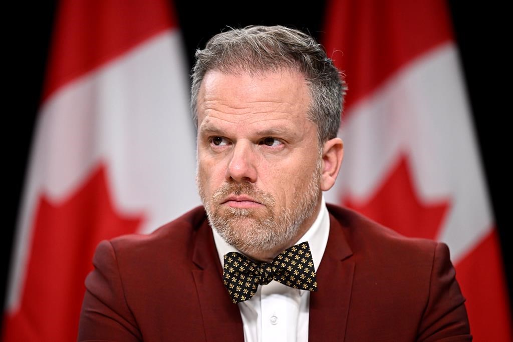 Mark Holland maintient qu'il veut voir des résultats des provinces en santé