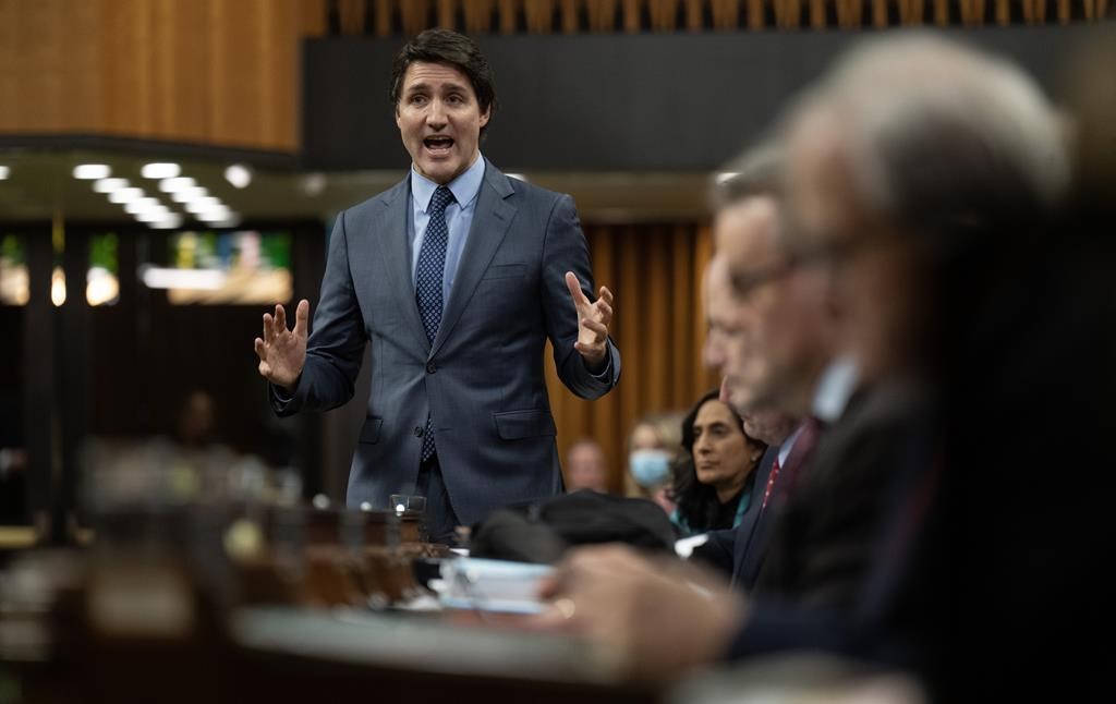 Trudeau met en garde contre tout lien entre le suicide d'un garçon et le gouvernement