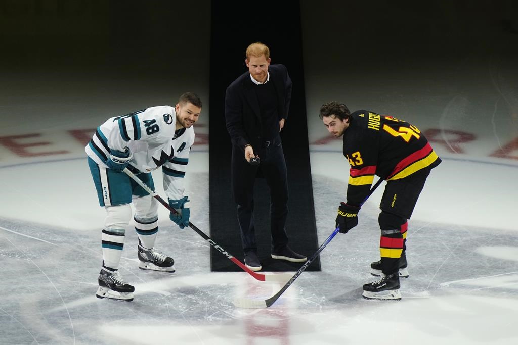 Le prince Harry a effectué la mise au jeu au match des Canucks de Vancouver