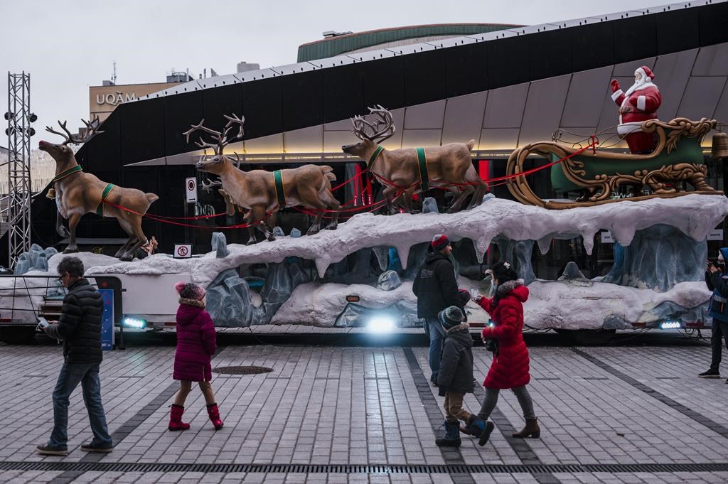 Des milliers de Québécois attendus aujourd'hui au 71e défilé du père Noël à Montréal