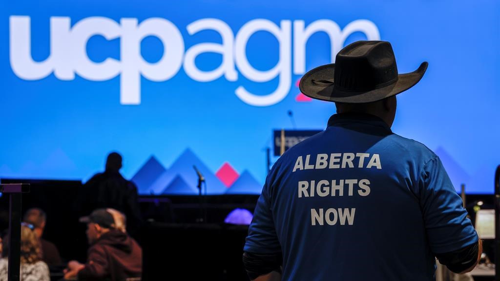 L'Alberta protégera les droits parentaux, assure sa première ministre Danielle Smith