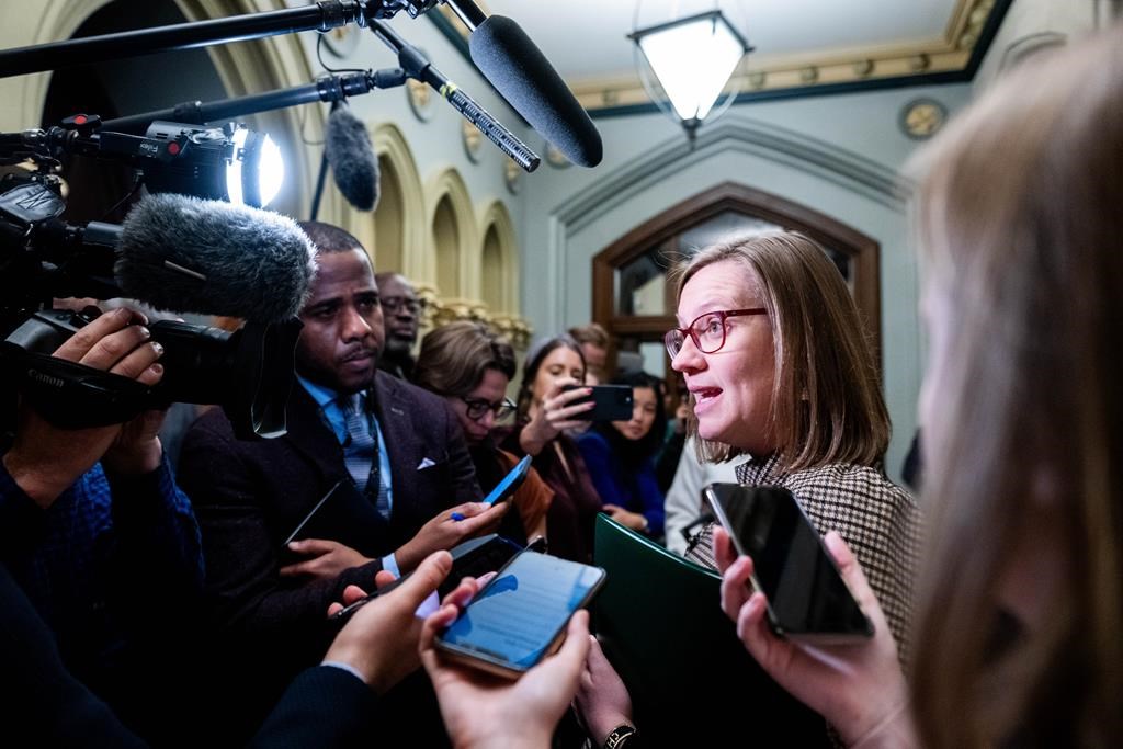 «Deux situations différentes» entre Greg Fergus et Anthony Rota, dit Karina Gould
