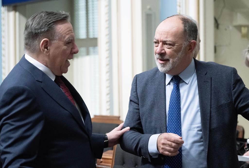 Christian Dubé ému aux larmes lors de l'hommage à Bernard Lemaire