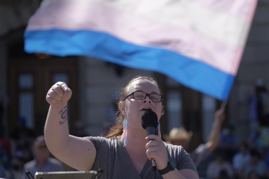 Une organisation LGBTQ conteste la loi sur les pronoms à l'école en Saskatchewan