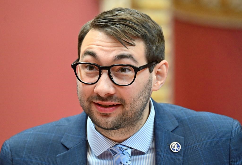 Guillaume Cliche-Rivard invite Paul St-Pierre Plamondon à débattre de l'immigration
