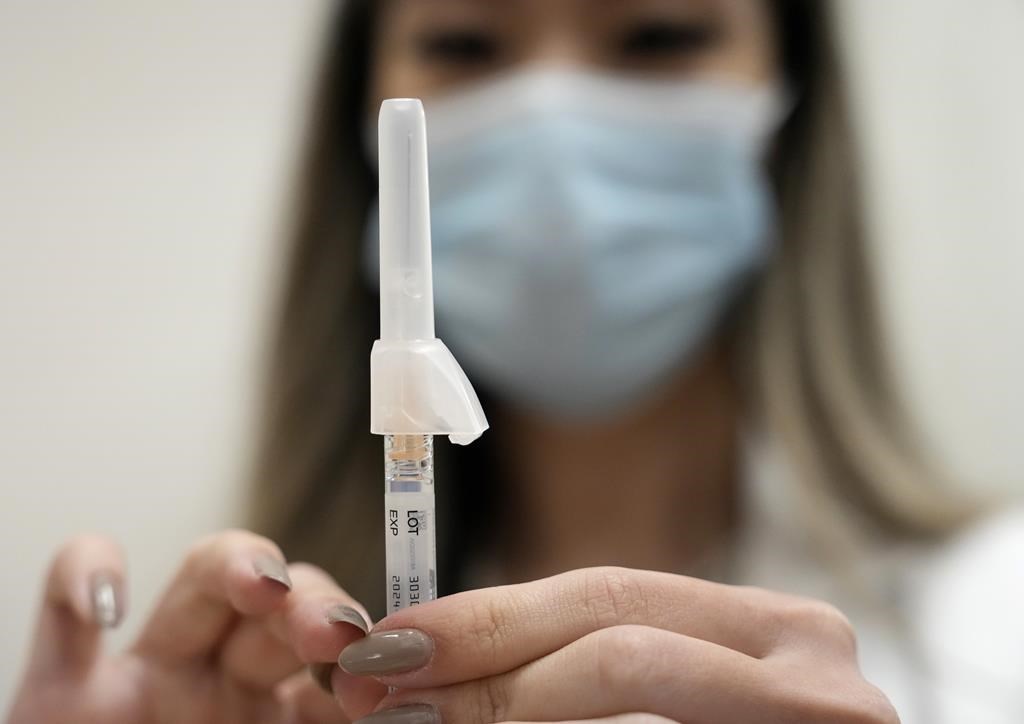 Un rappel du vaccin contre la COVID-19 est recommandé pour certains ce printemps