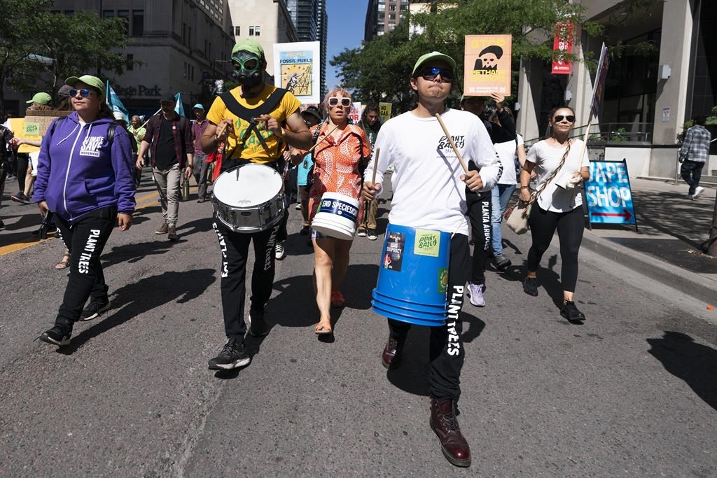 Des jeunes contestent le plan climat de l'Ontario devant la Cour d'appel provinciale