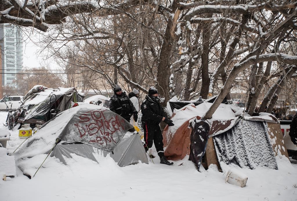 Démantèlement d'un campement: 3 personnes, dont une journaliste, arrêtées à Edmonton