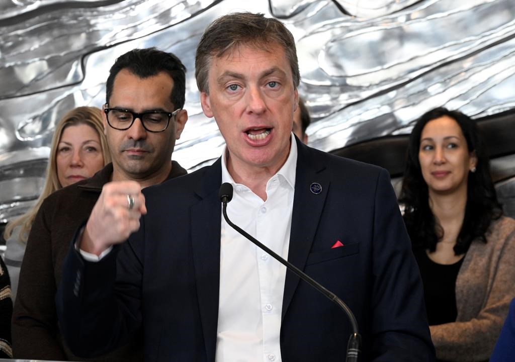Tanguay accuse ses adversaires de vouloir «rapetisser» le Québec