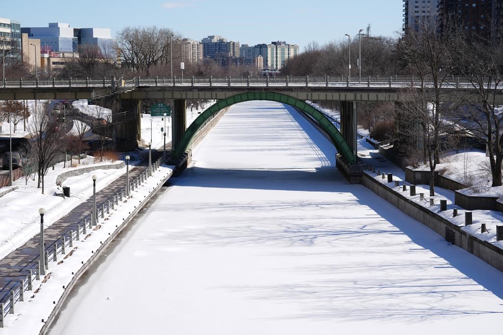 La patinoire du canal Rideau n'est toujours pas rouverte, malgré le temps froid
