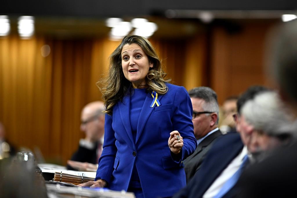 Freeland nie toute implication dans le choix d'arrêter le représentant de Rebel News