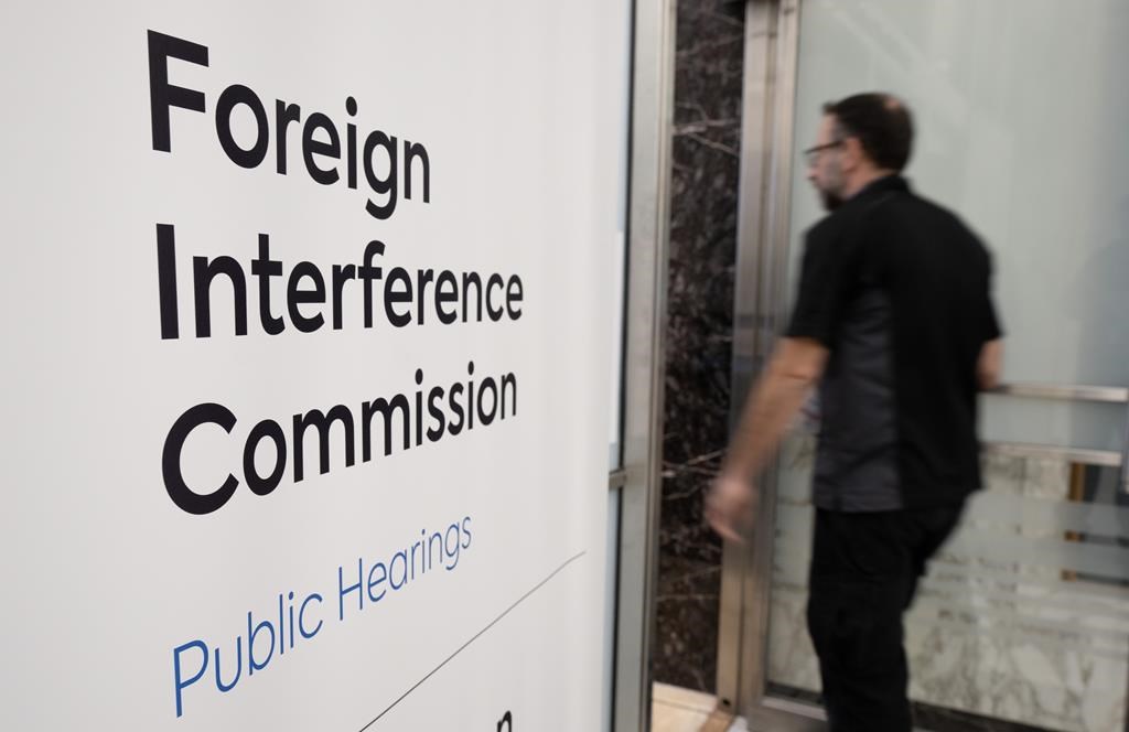 Plus de travail doit être fait sur la transparence, selon d'ex-dirigeants du SCRS