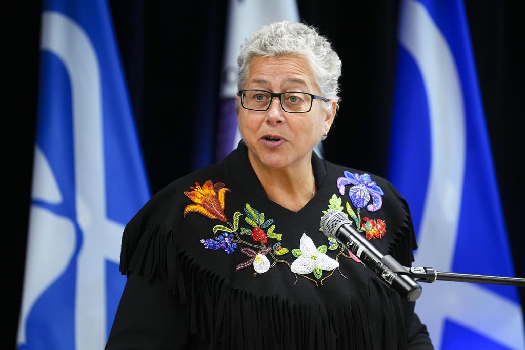 Reconnaissance de gouvernements métis: les travaux d'un comité des Communes prolongés