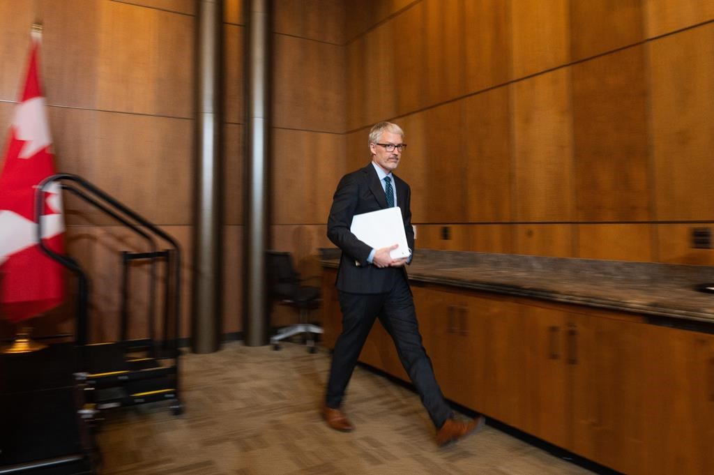 Deux ministères fédéraux épinglés sur la protection des renseignements personnels