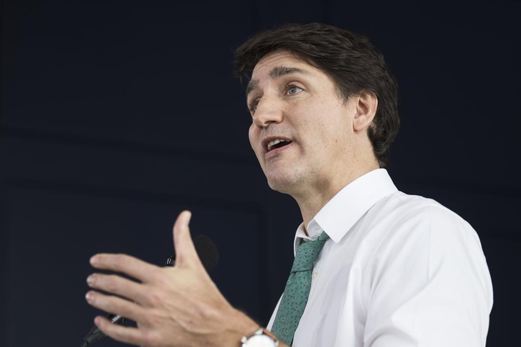 Justin Trudeau fustige les politiques de Danielle Smith sur les jeunes transgenres