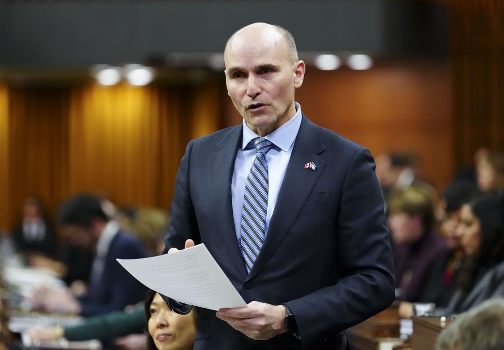 «Tous les contrats» avec GC Strategies suspendus depuis novembre, dit Duclos