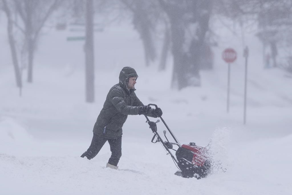 La tempête de neige qui s'abat sur la N.-É. a causé plus de 1100 pannes de courant