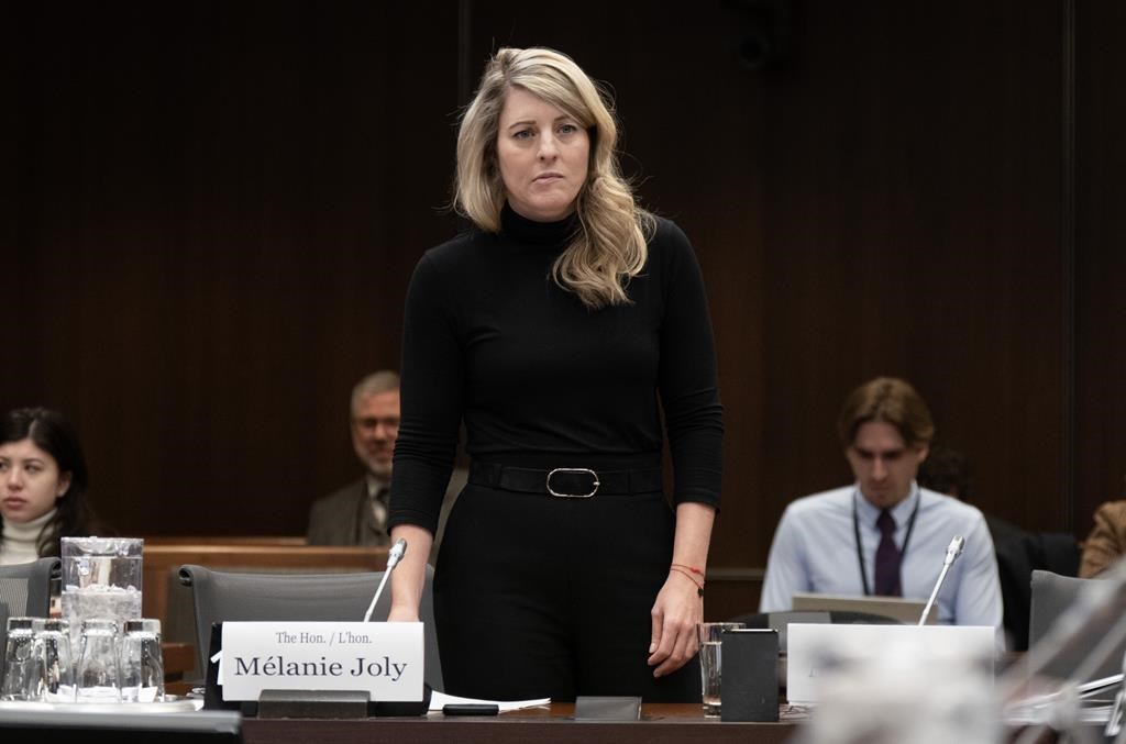 Mélanie Joly veut éviter la cure d'amaigrissement dans son ministère