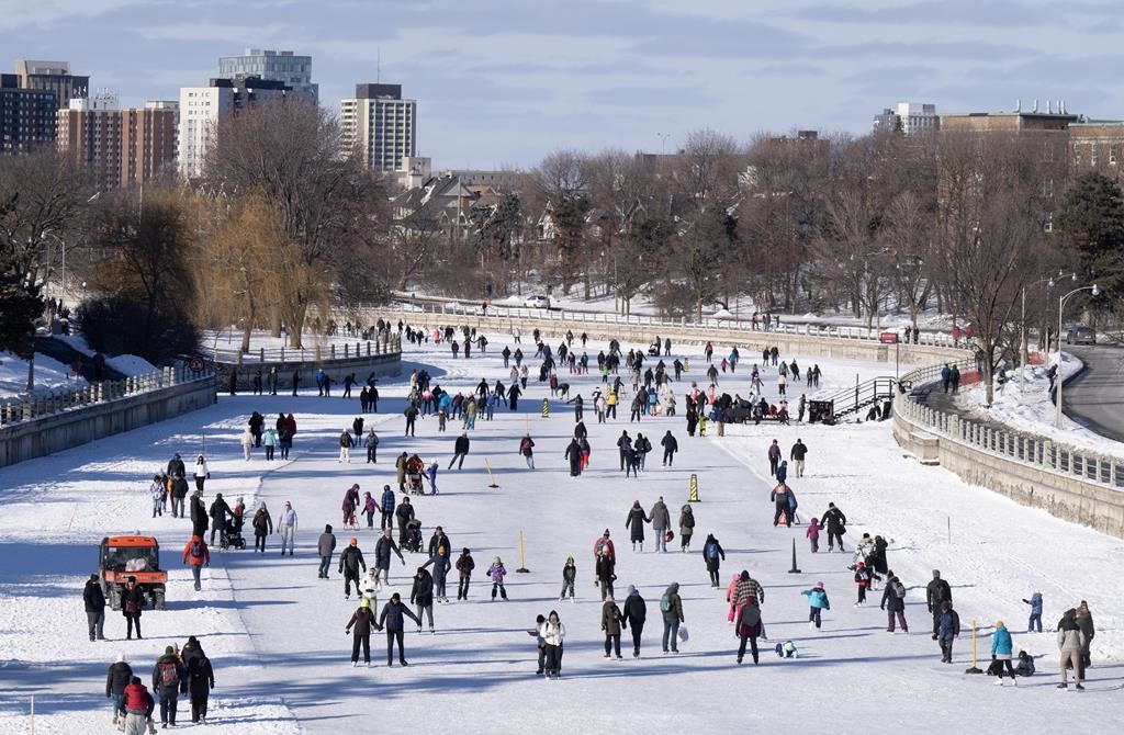Le canal Rideau a accueilli des patineurs lors du jour de la Famille en Ontario lundi