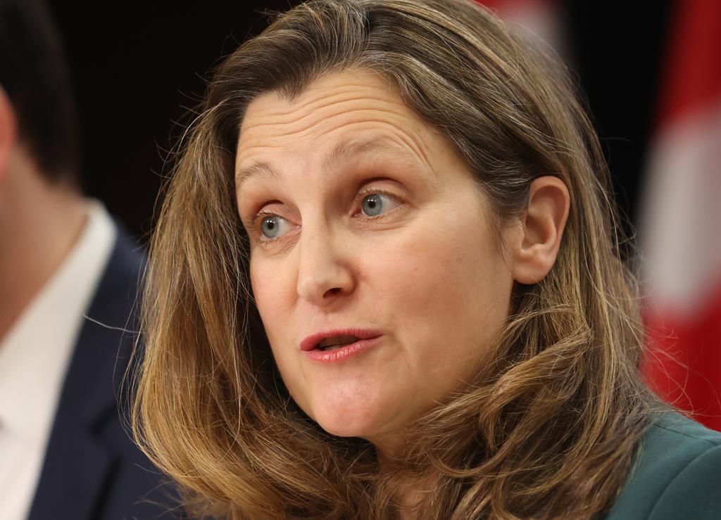 Greenpeace affirme occuper les bureaux de la ministre Freeland