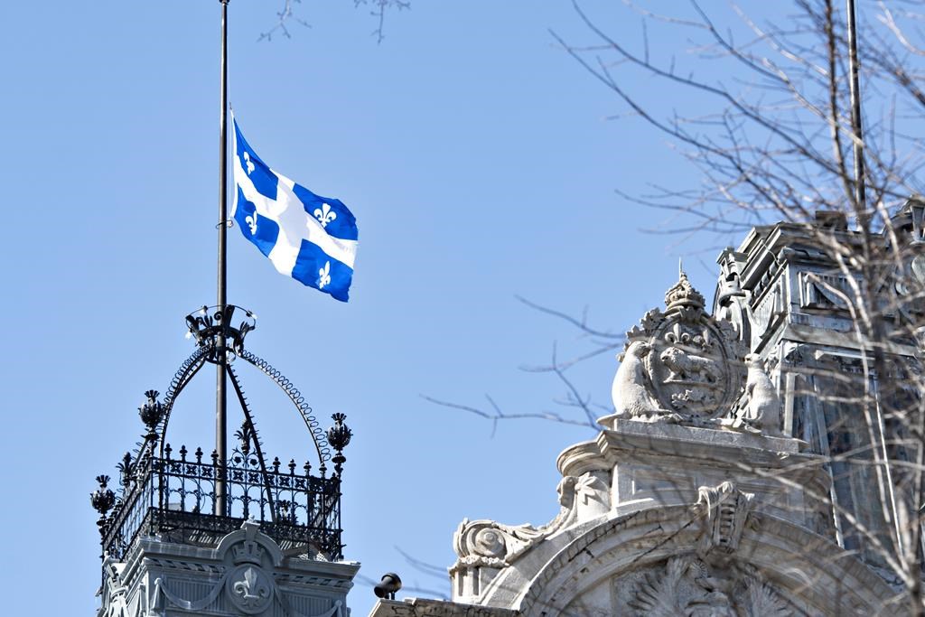 Décès de Brian Mulroney: le drapeau du Québec est mis en berne