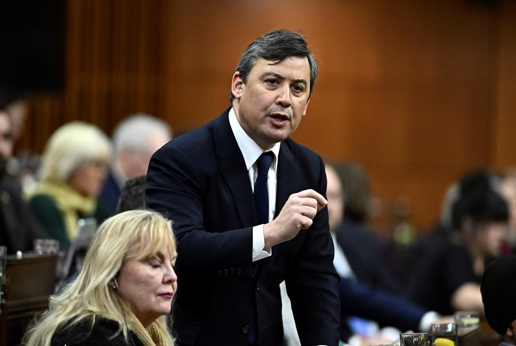 Les conservateurs réclament une enquête sur les scientifiques congédiés à Winnipeg