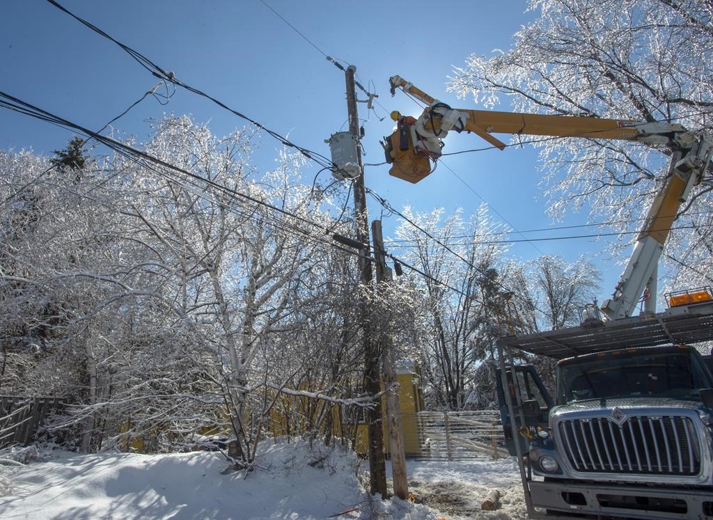 Québec: forte baisse du nombre de pannes d'électricité et forte tempête dans l'est