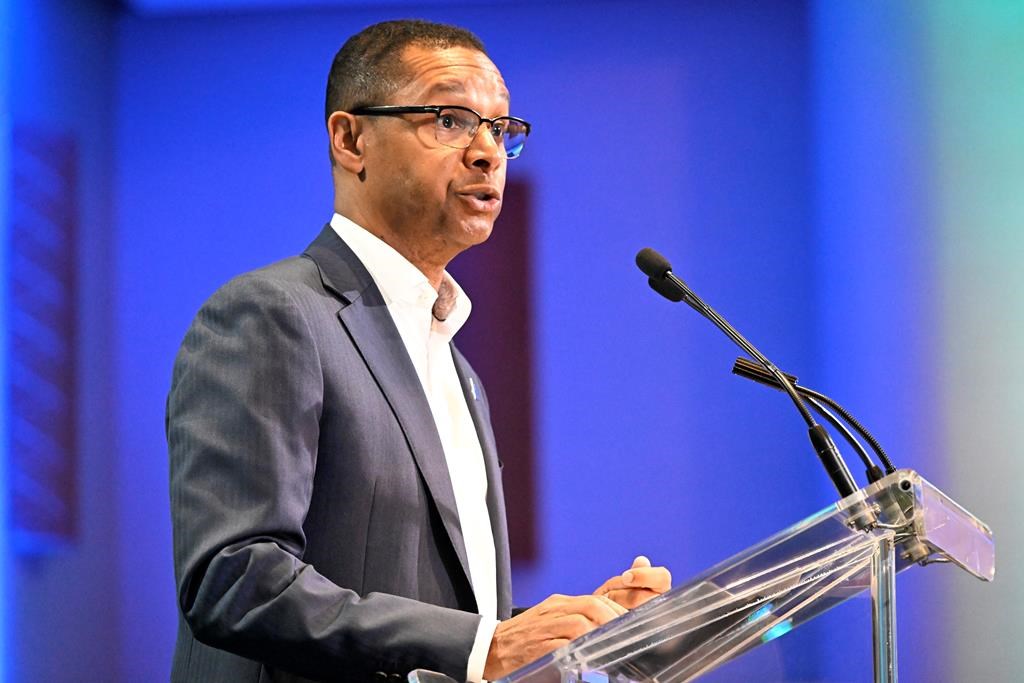 Le ministre Carmant assure qu'il va corriger les données dans le tableau de bord