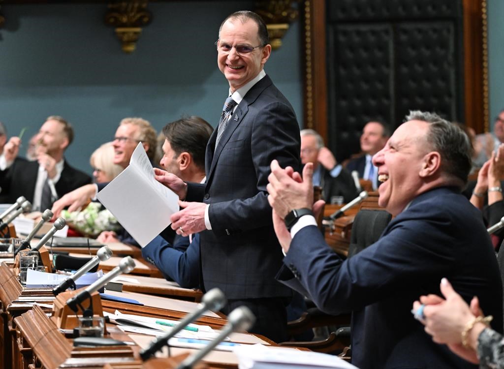 Budget Girard: patrons et syndicats restent sur leur appétit