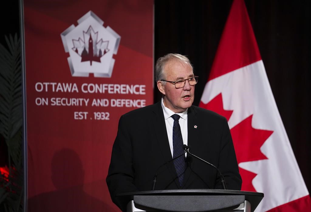 Ottawa demande aux fabricants des plans pour hausser la production de munitions