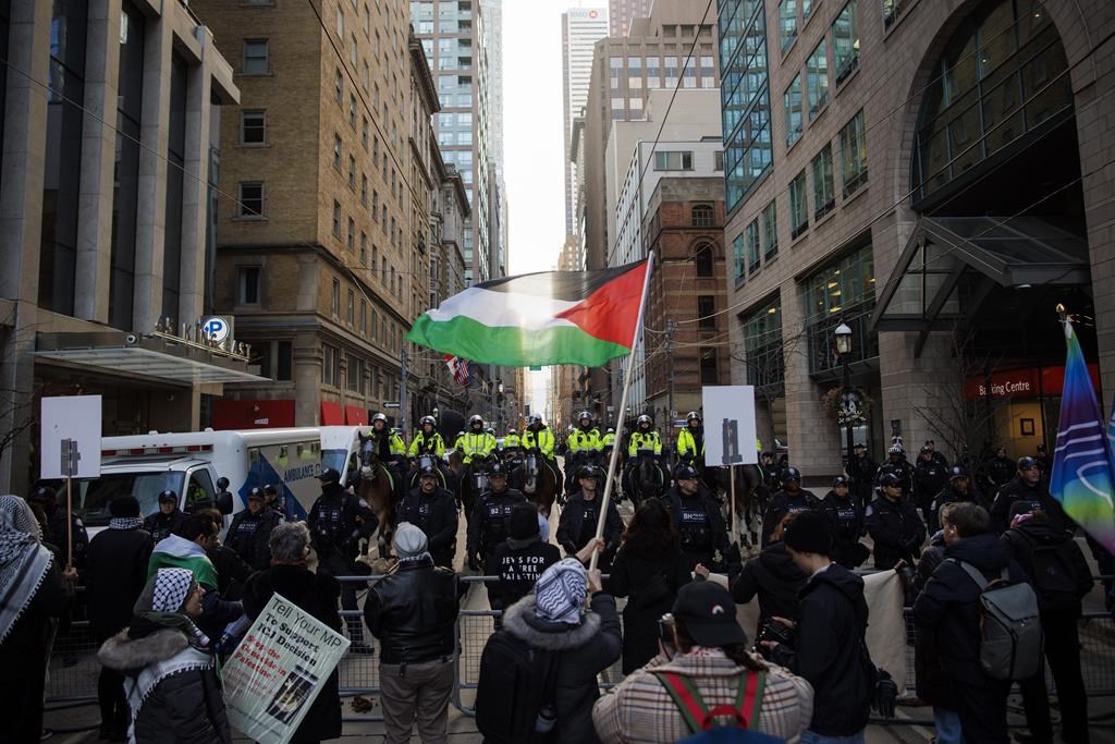 Le travail de la police de Toronto critiqué après une manifestation propalestinienne