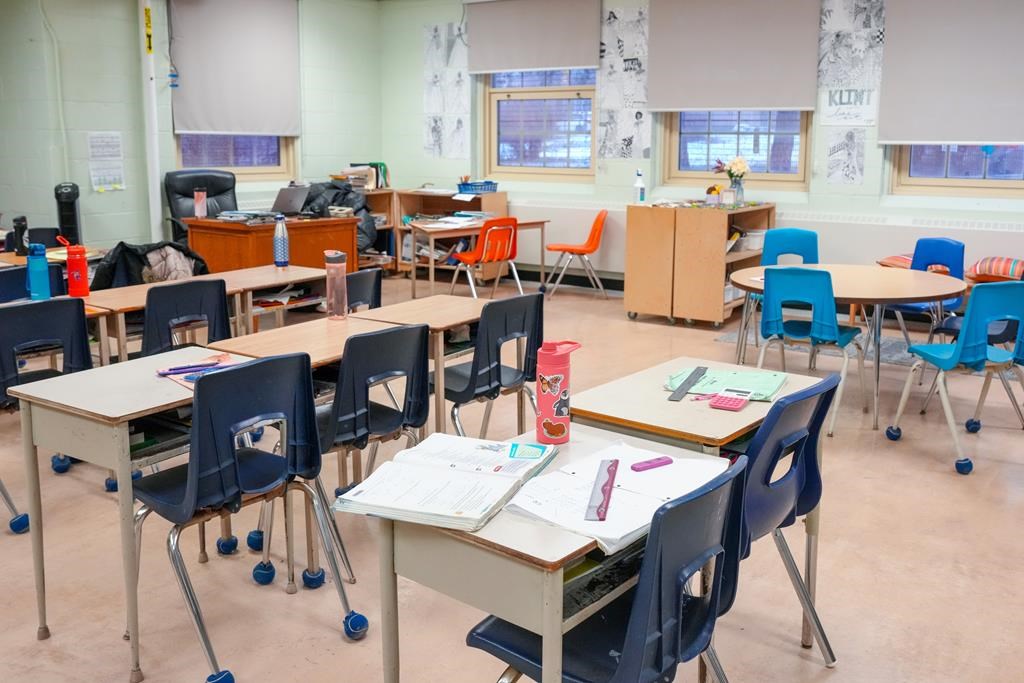 Budget Girard: minimalement +7% en éducation, souhaite la FAE