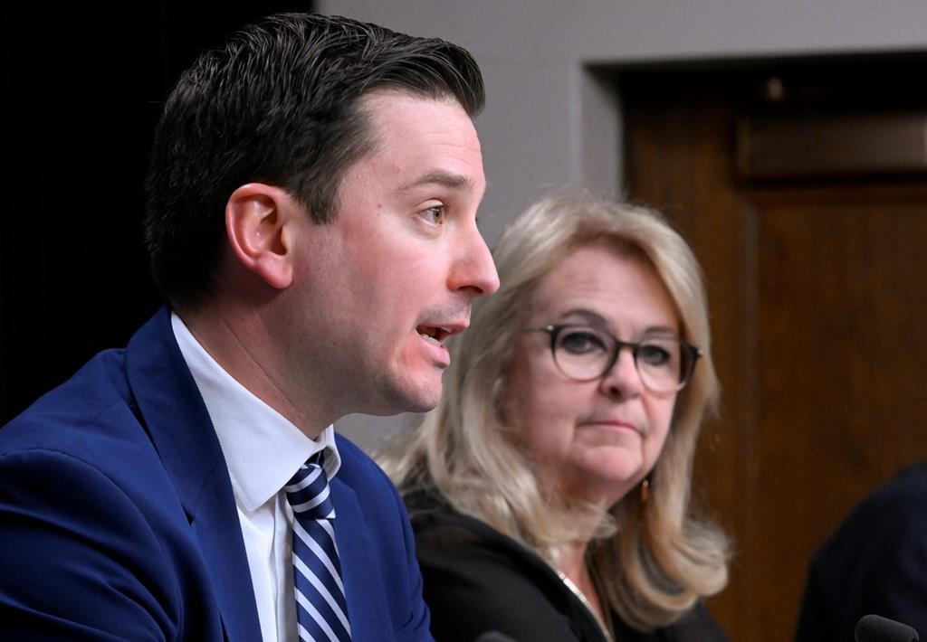 «Crédit abusif»: Simon Jolin-Barrette compte présenter un projet de loi d'ici un an