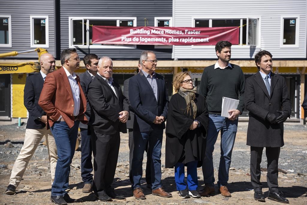 Des Mi'kmaq chahutent une conférence de presse de Justin Trudeau en Nouvelle-Écosse