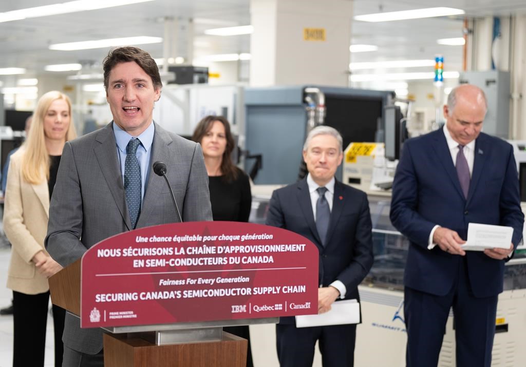 Trudeau met au défi Poilievre de dire «qu'Alex Jones est une ordure»