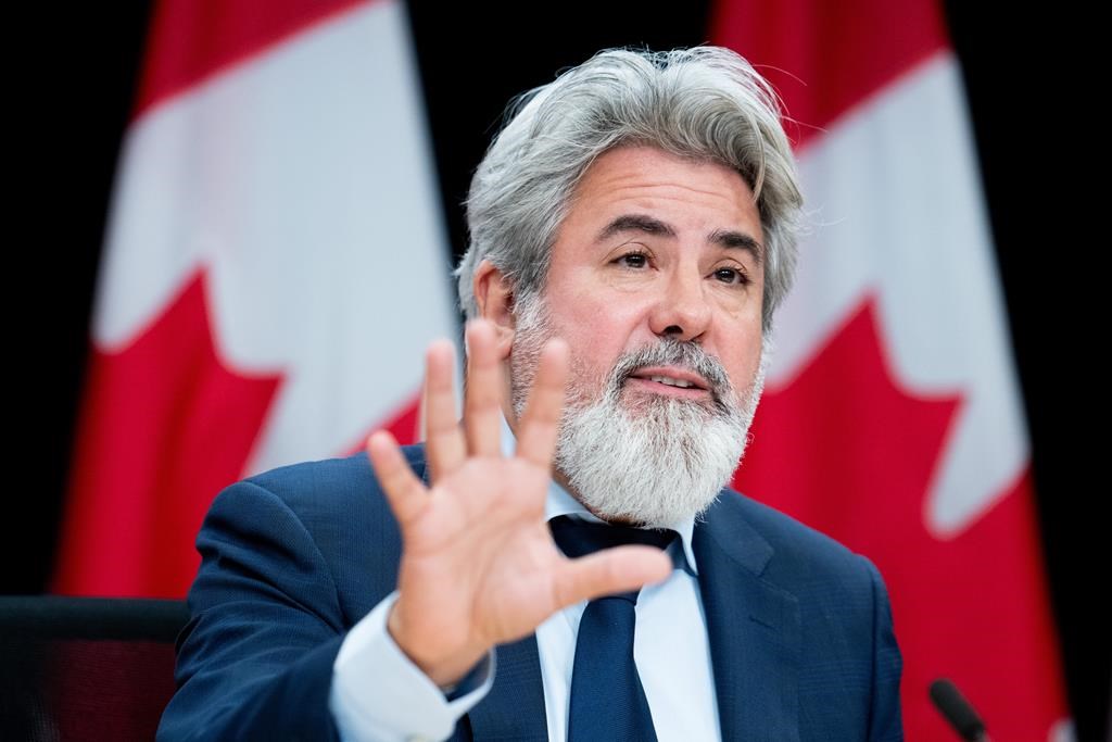 «Déportations, exécutions»: Rodriguez dénonce le discours de St-Pierre Plamondon