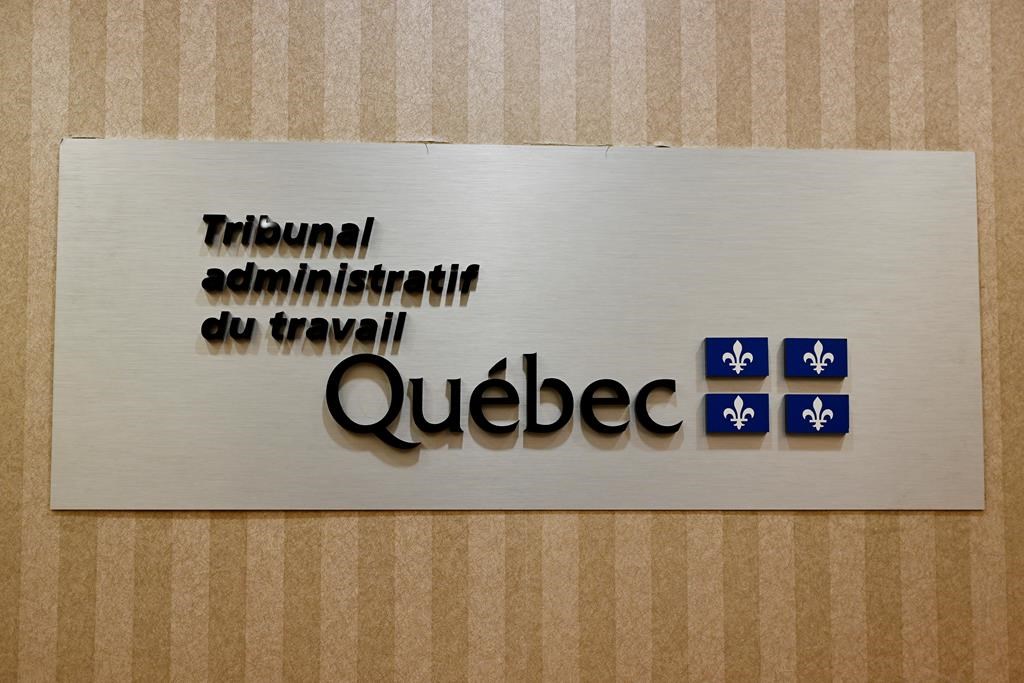 Plainte contre des communications en français: requête en rejet sommaire accueillie