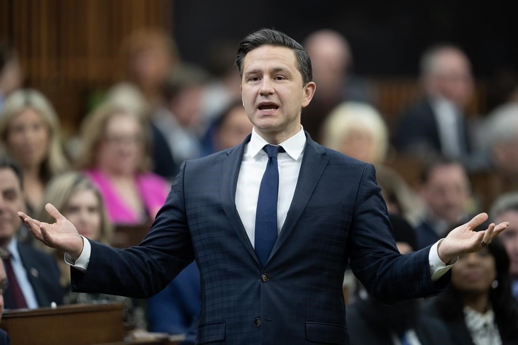 La présidente du Congrès du Travail du Canada traite Pierre Poilievre «d'escroc»