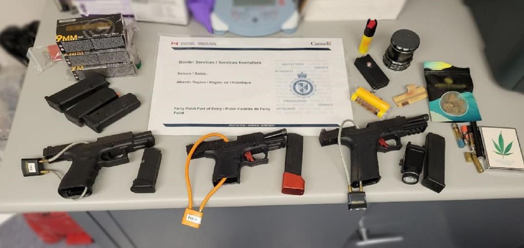 Des armes à feu saisies à la frontière entre les États-Unis et le Nouveau-Brunswick
