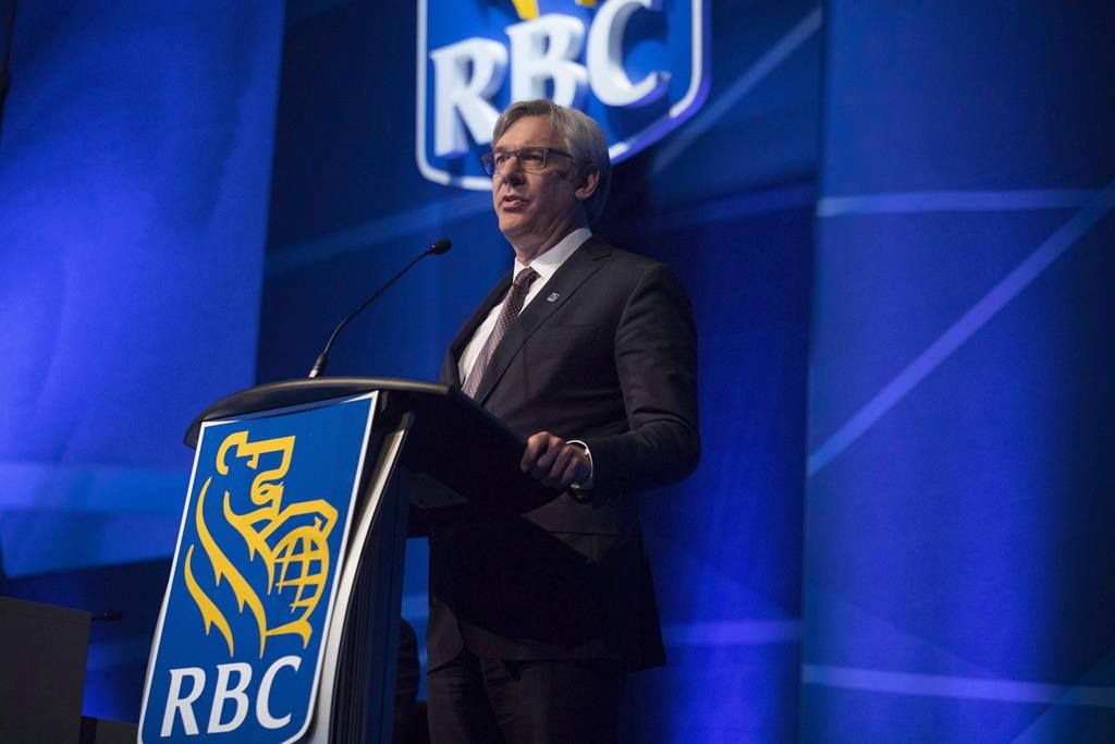 Une manifestation dénonce les investissements de la RBC dans les énergies fossiles