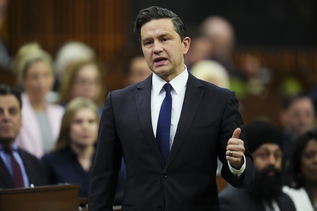 Poilievre évite de dénoncer en Chambre les suprémacistes blancs