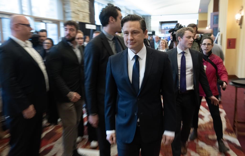 Alerte: le président de la Chambre expulse Poilievre