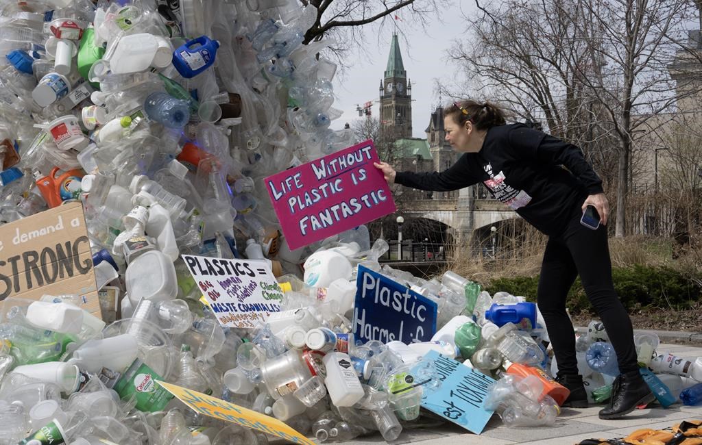 Les négociations concernant un traité mondial sur le plastique démarrent à Ottawa